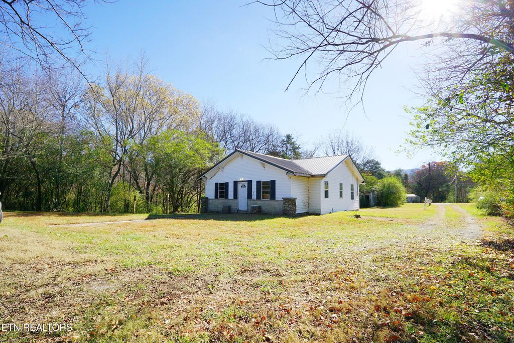 182 County Road 900, Etowah, TN 37331