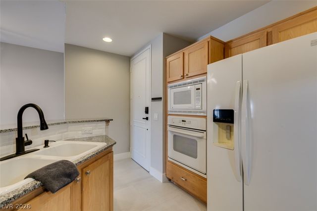 63 East Agate Avenue 202, Las Vegas, NV 89123