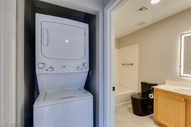 63 East Agate Avenue 202, Las Vegas, NV 89123