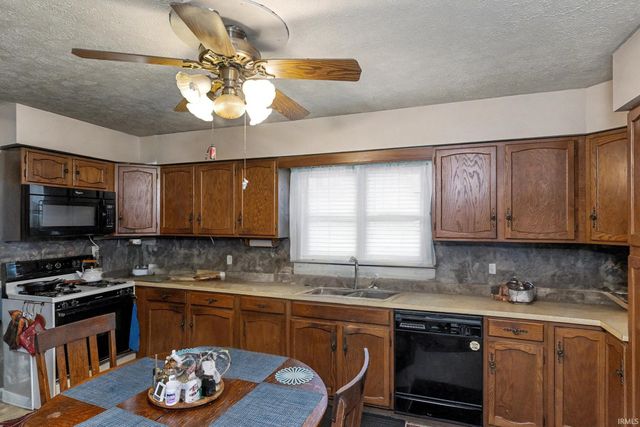 52938 Jackie Lane, Elkhart, IN 46514