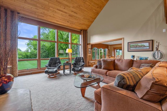 2915 Brendon WAY, Waukesha, WI 53188