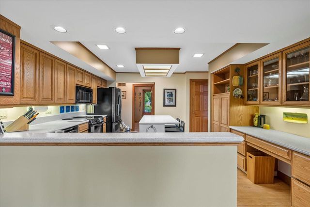 2915 Brendon WAY, Waukesha, WI 53188