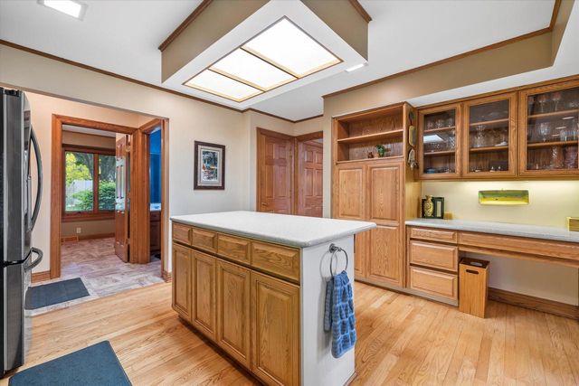 2915 Brendon WAY, Waukesha, WI 53188