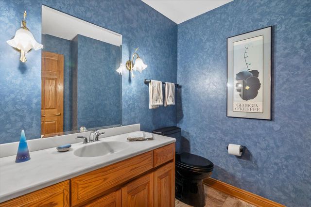 2915 Brendon WAY, Waukesha, WI 53188
