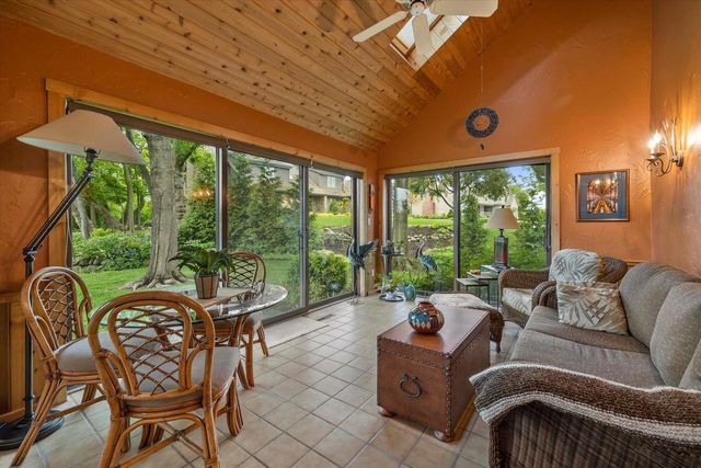 2915 Brendon WAY, Waukesha, WI 53188
