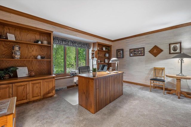 2915 Brendon WAY, Waukesha, WI 53188