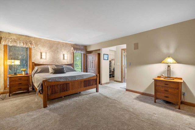 2915 Brendon WAY, Waukesha, WI 53188