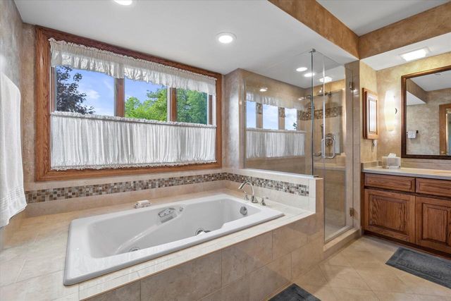 2915 Brendon WAY, Waukesha, WI 53188