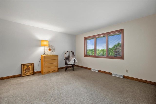2915 Brendon WAY, Waukesha, WI 53188