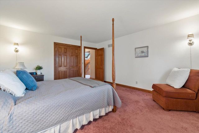 2915 Brendon WAY, Waukesha, WI 53188
