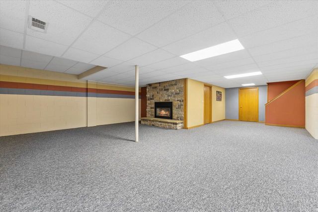 2915 Brendon WAY, Waukesha, WI 53188