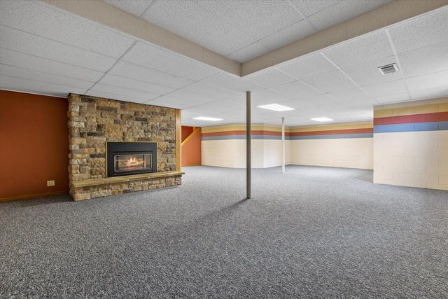 2915 Brendon WAY, Waukesha, WI 53188