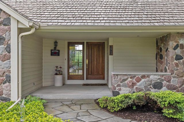 2915 Brendon WAY, Waukesha, WI 53188