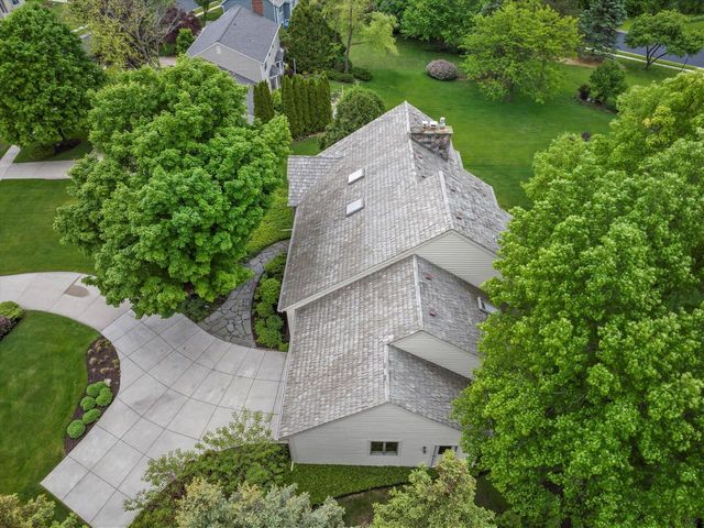 2915 Brendon WAY, Waukesha, WI 53188
