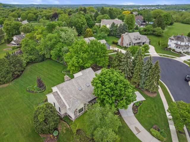 2915 Brendon WAY, Waukesha, WI 53188