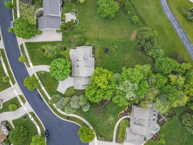 2915 Brendon WAY, Waukesha, WI 53188