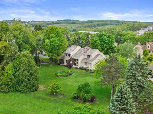 2915 Brendon WAY, Waukesha, WI 53188