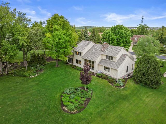 2915 Brendon WAY, Waukesha, WI 53188
