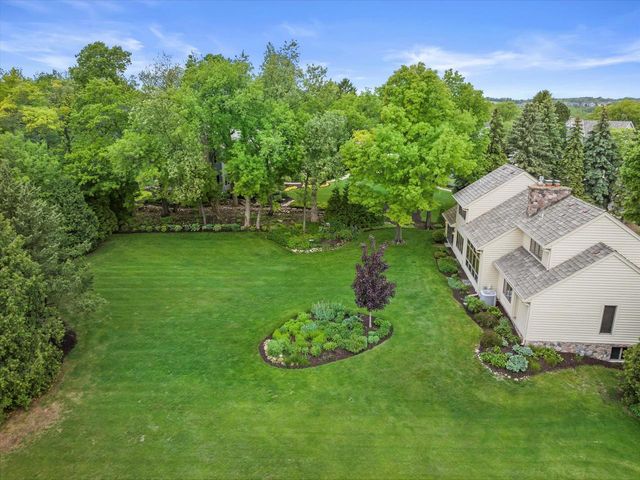 2915 Brendon WAY, Waukesha, WI 53188