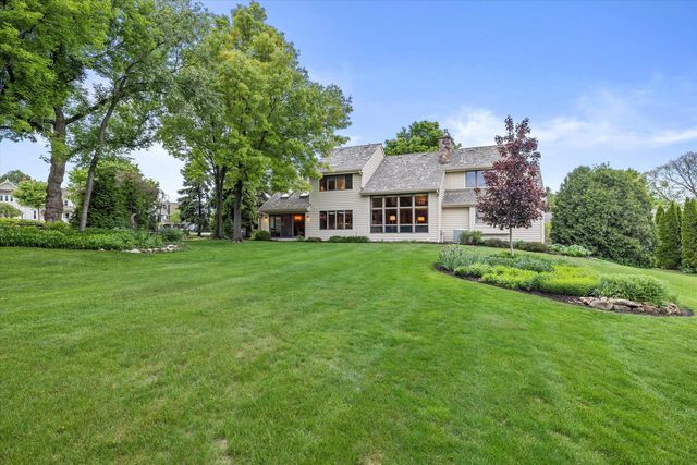 2915 Brendon WAY, Waukesha, WI 53188