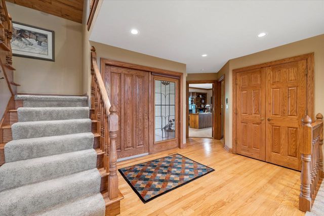 2915 Brendon WAY, Waukesha, WI 53188