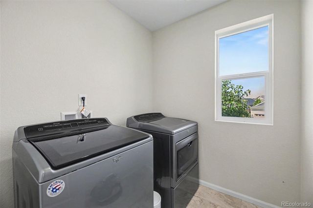 871 N Waterloo Circle, Aurora, CO 80018