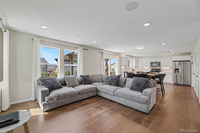 871 N Waterloo Circle, Aurora, CO 80018