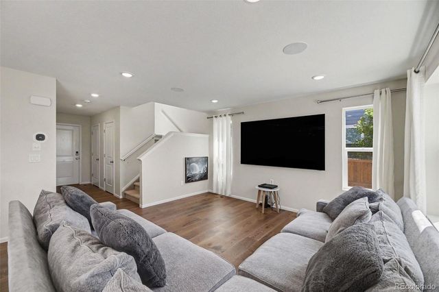 871 N Waterloo Circle, Aurora, CO 80018