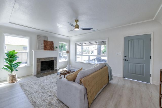 1434 W Terrace Avenue, Fresno, CA 93705