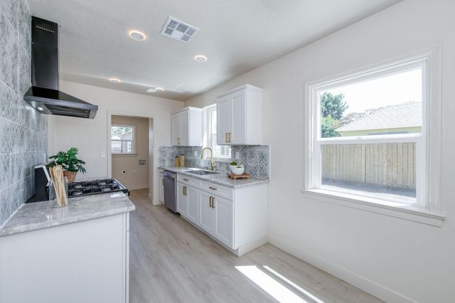 1434 W Terrace Avenue, Fresno, CA 93705