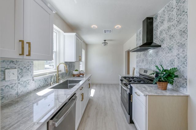 1434 W Terrace Avenue, Fresno, CA 93705