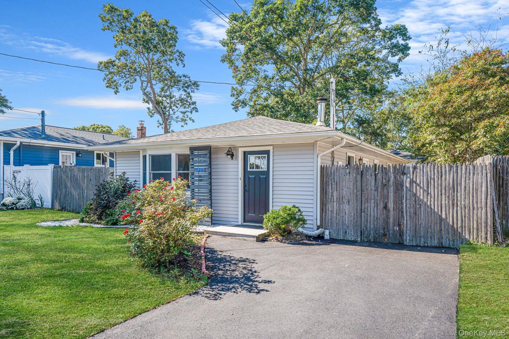 6 Bonny Drive, Mastic, NY 11950