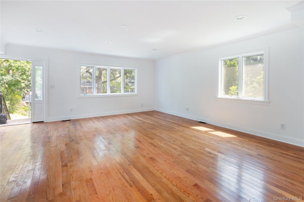 5637 Delafield Avenue, Bronx, NY 10471 — photo 5