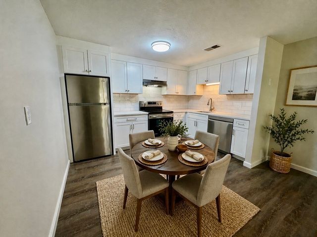 346 Neponset St C, Canton, MA 02021