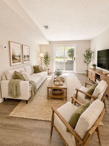 346 Neponset St C, Canton, MA 02021