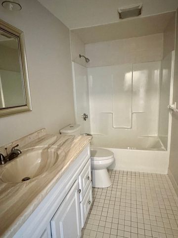 346 Neponset St C, Canton, MA 02021