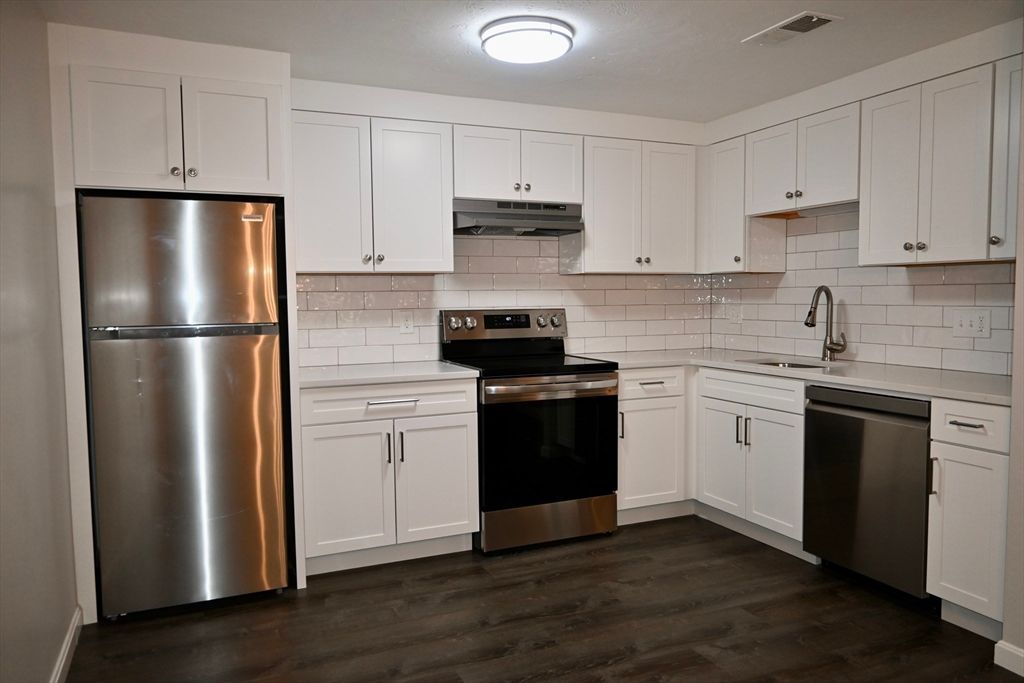 346 Neponset St C, Canton, MA 02021