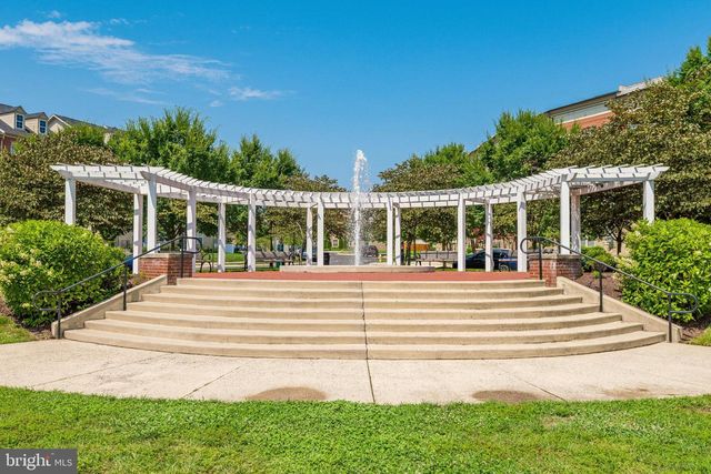 7971 CRESCENT PARK DR, Gainesville, VA 20155