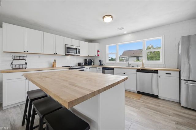 313 Sailfish LN, Virginia Beach, VA 23456