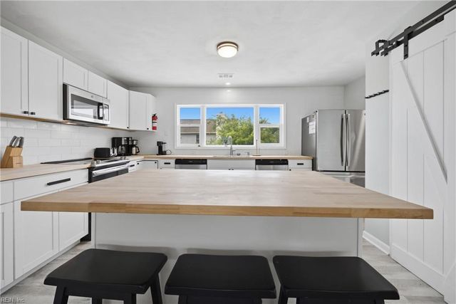 313 Sailfish LN, Virginia Beach, VA 23456