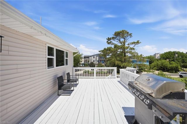 313 Sailfish LN, Virginia Beach, VA 23456