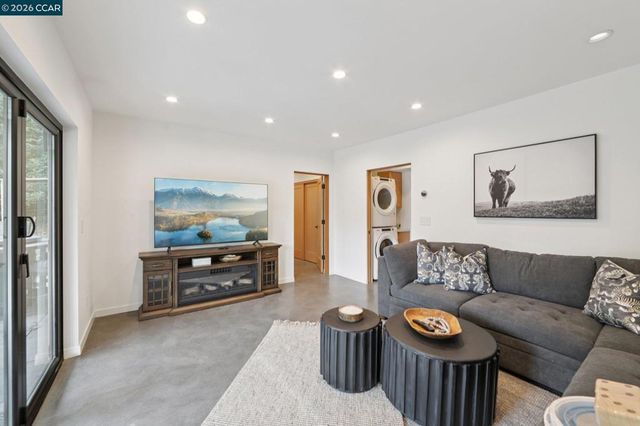 380 Vermont Ave, Berkeley, CA 94707