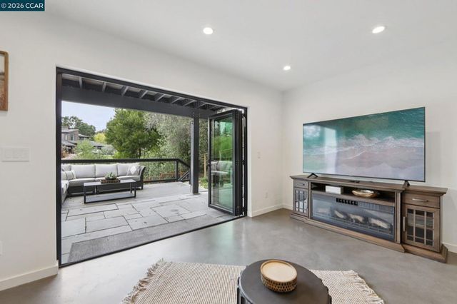 380 Vermont Ave, Berkeley, CA 94707