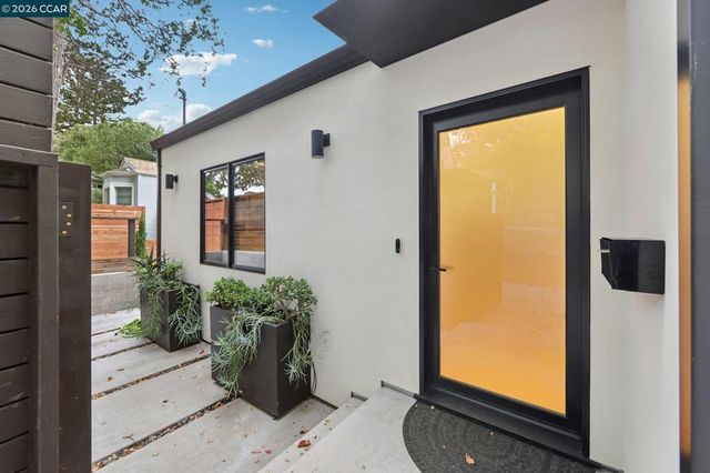 380 Vermont Ave, Berkeley, CA 94707