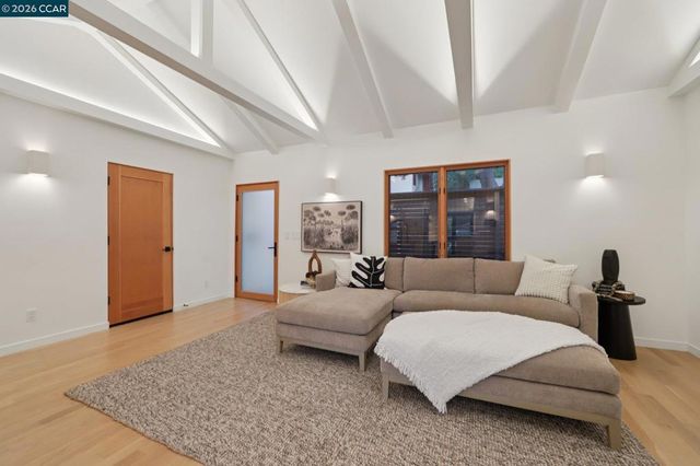 380 Vermont Ave, Berkeley, CA 94707