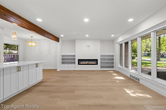 29863 Fall River Road, Southfield, MI 48076