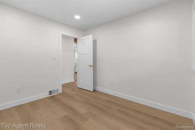 29863 Fall River Road, Southfield, MI 48076