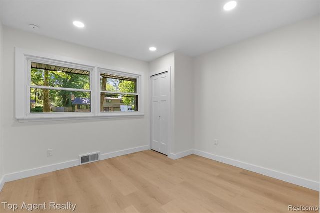 29863 Fall River Road, Southfield, MI 48076