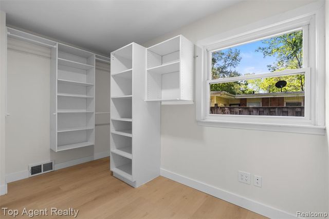 29863 Fall River Road, Southfield, MI 48076