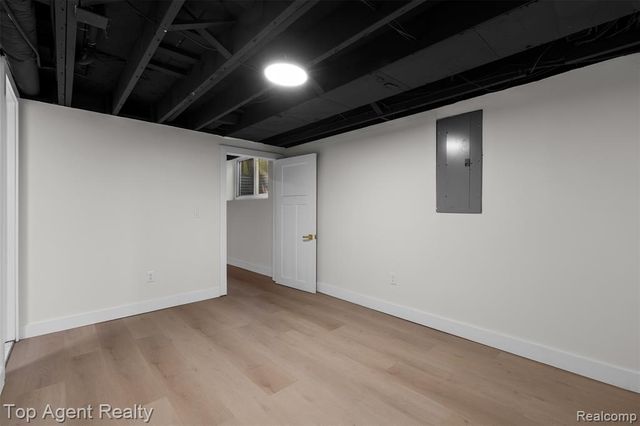 29863 Fall River Road, Southfield, MI 48076